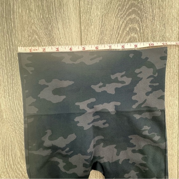 SPANX Look At Me Now Green Camo Leggings Sz XS Womens Casual Tights - Picture 6 of 9
